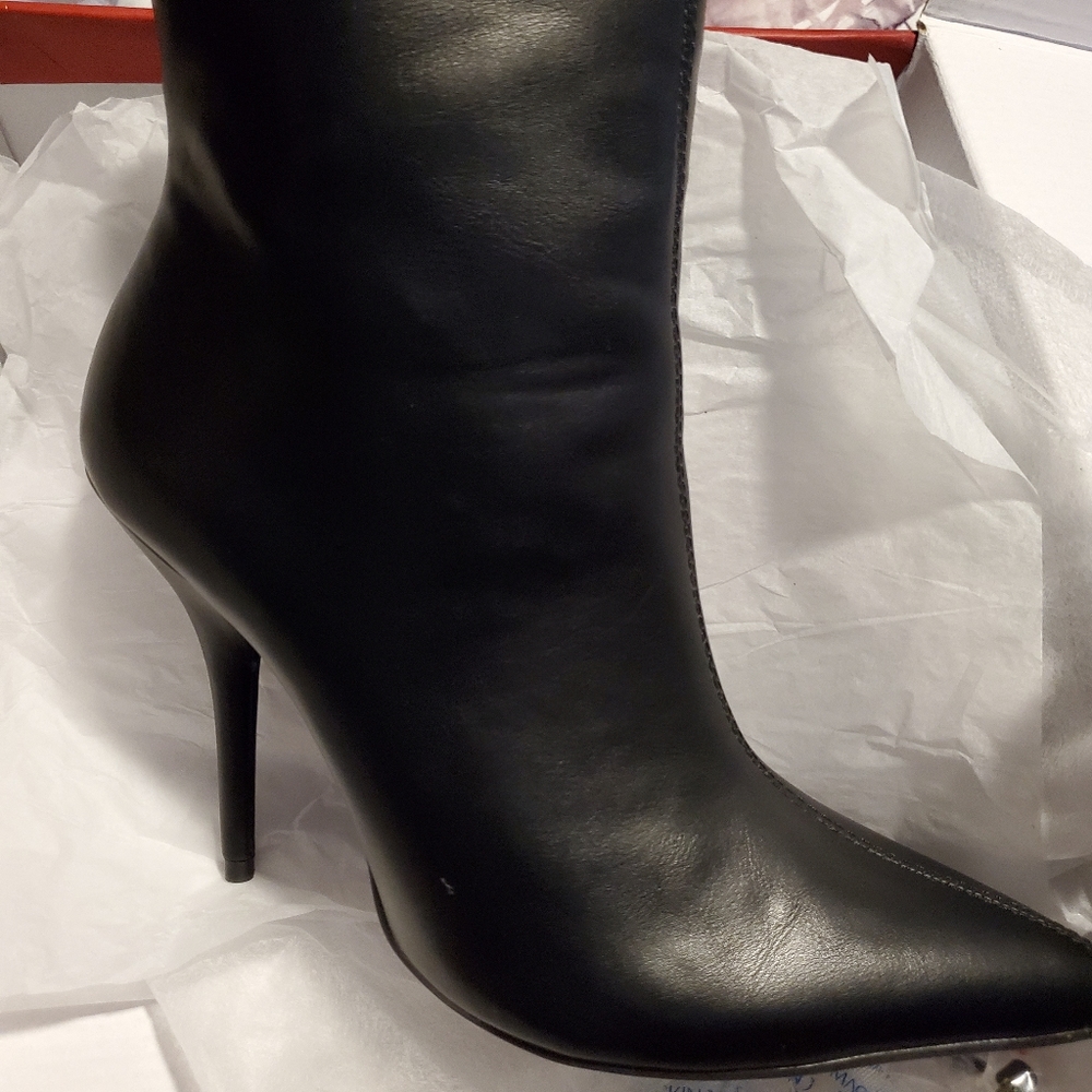 Mackin J Pointed Toe Stiletto Ankle Boots